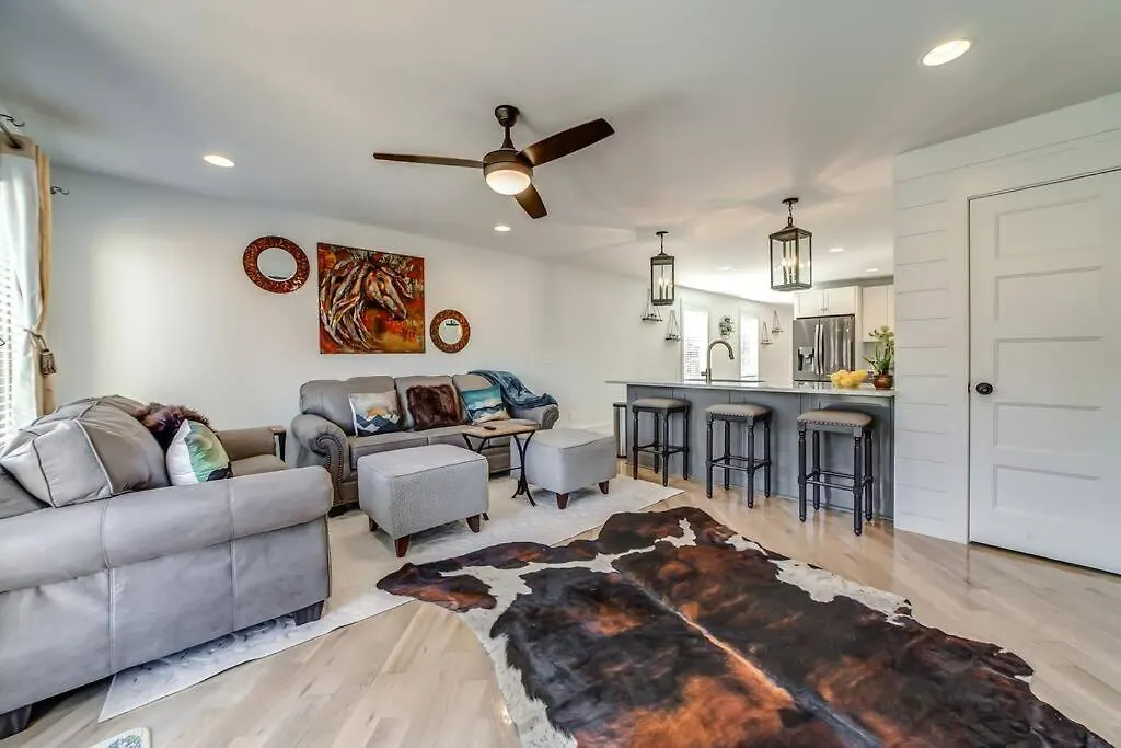 Nashville'S Broadway: Your Spacious Home Nashville