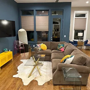 Glitz & Guitars I Stylish 3br With Rooftop Hot Tub In East Holiday home