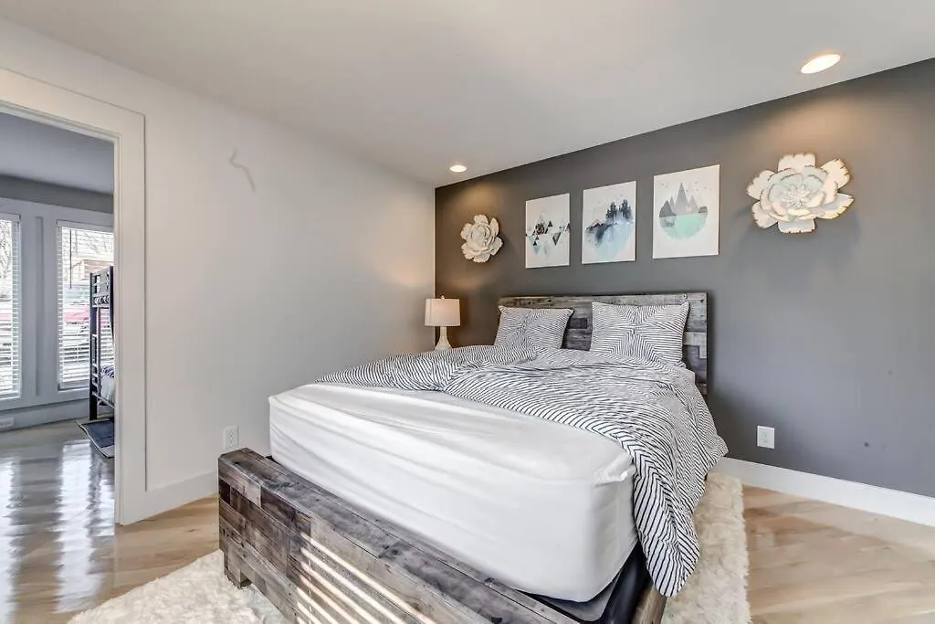 Nashville'S Broadway: Your Spacious Home