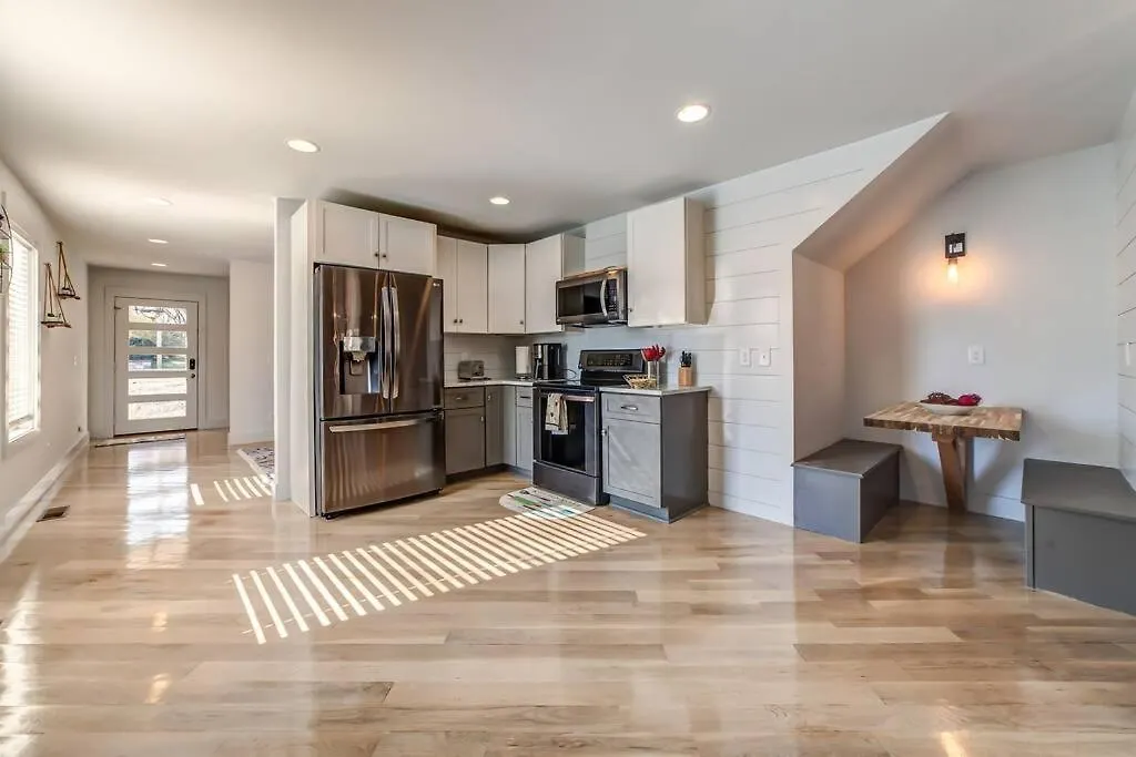 Nashville'S Broadway: Your Spacious Home