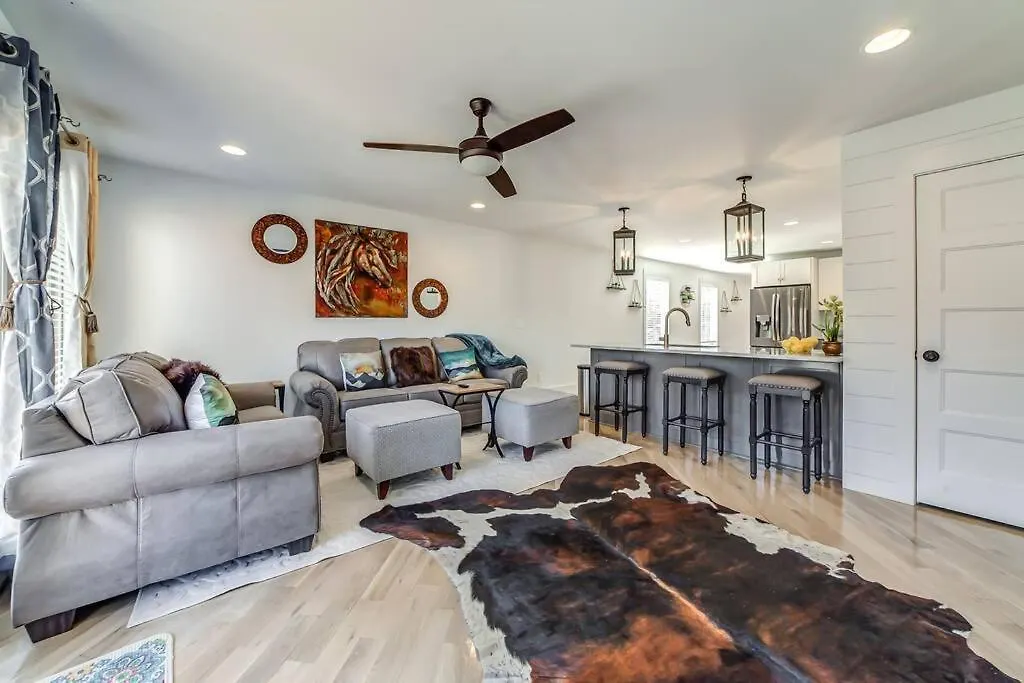 Nashville'S Broadway: Your Spacious Home